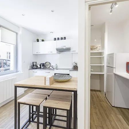 Le Ferry - Centre De Laval Apartment